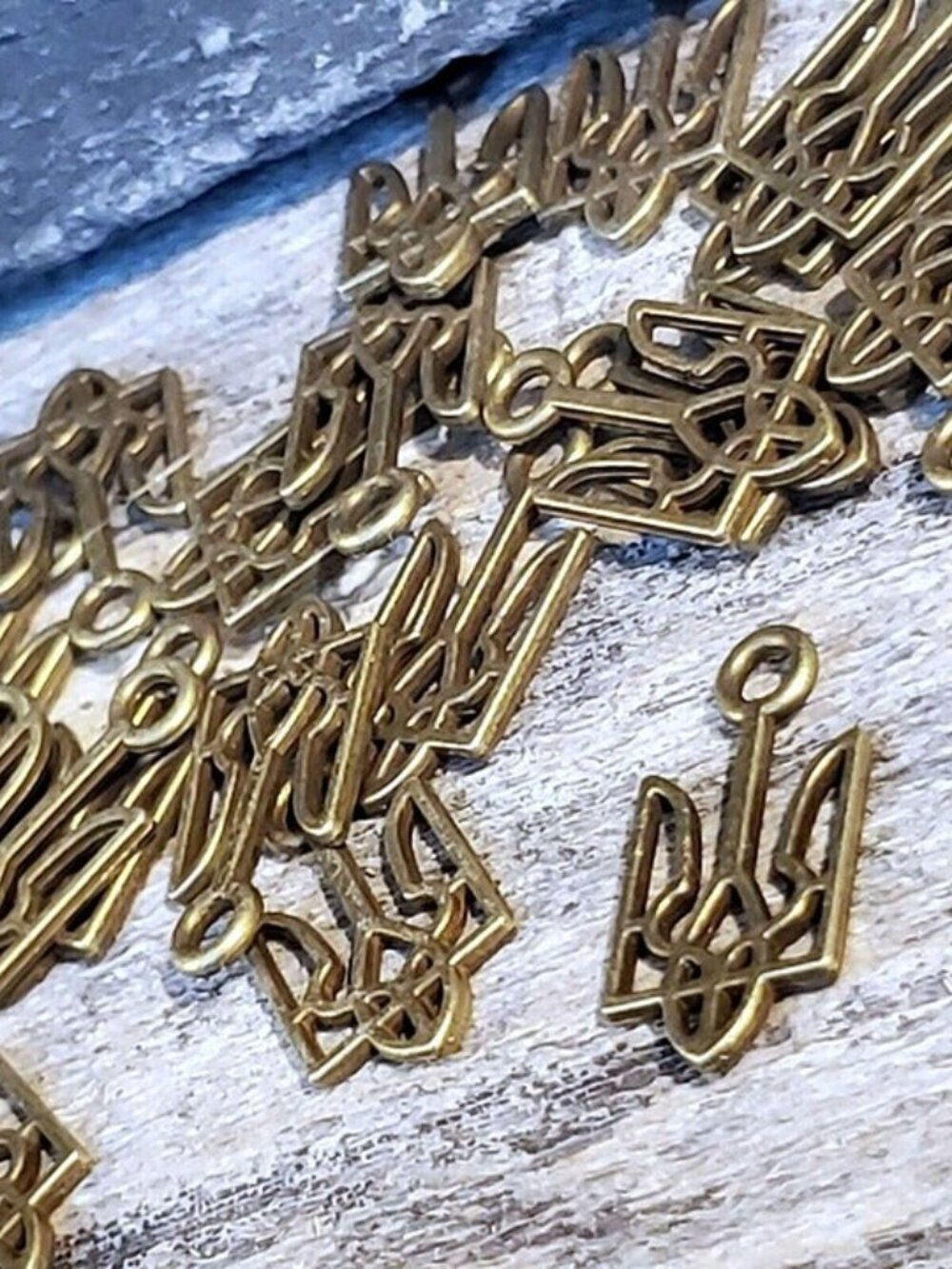 Bronze Ukraine National Emblem Ukrainian Symbol 18x9mm Charms Pendants 10 pcs - Picture 5 of 12